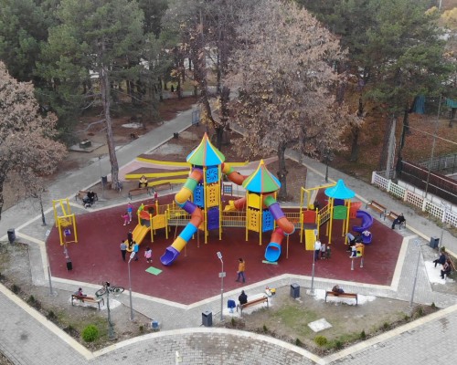 Набавка и монтажа на реквизити во детски забавен парк