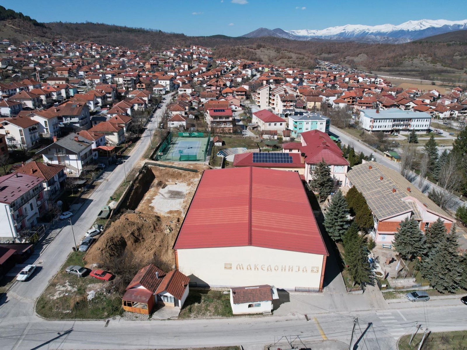 Отворено кошаркарско игралиште во ООУ „Св. Климент Охридски“ - Македонски Брод