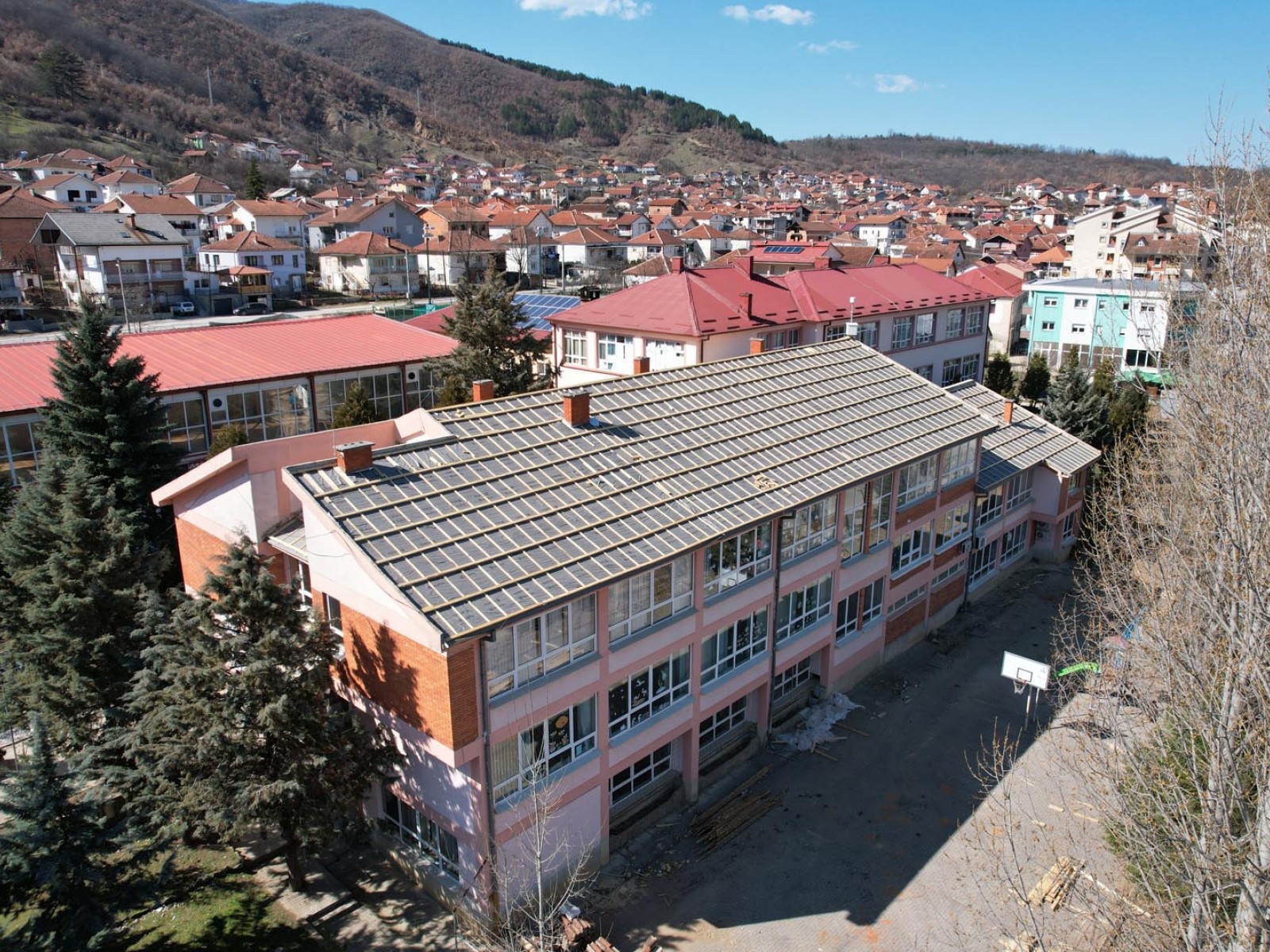 Реконструкција на кров на ООУ „Св. Климент Охридски“ - Македонски Брод