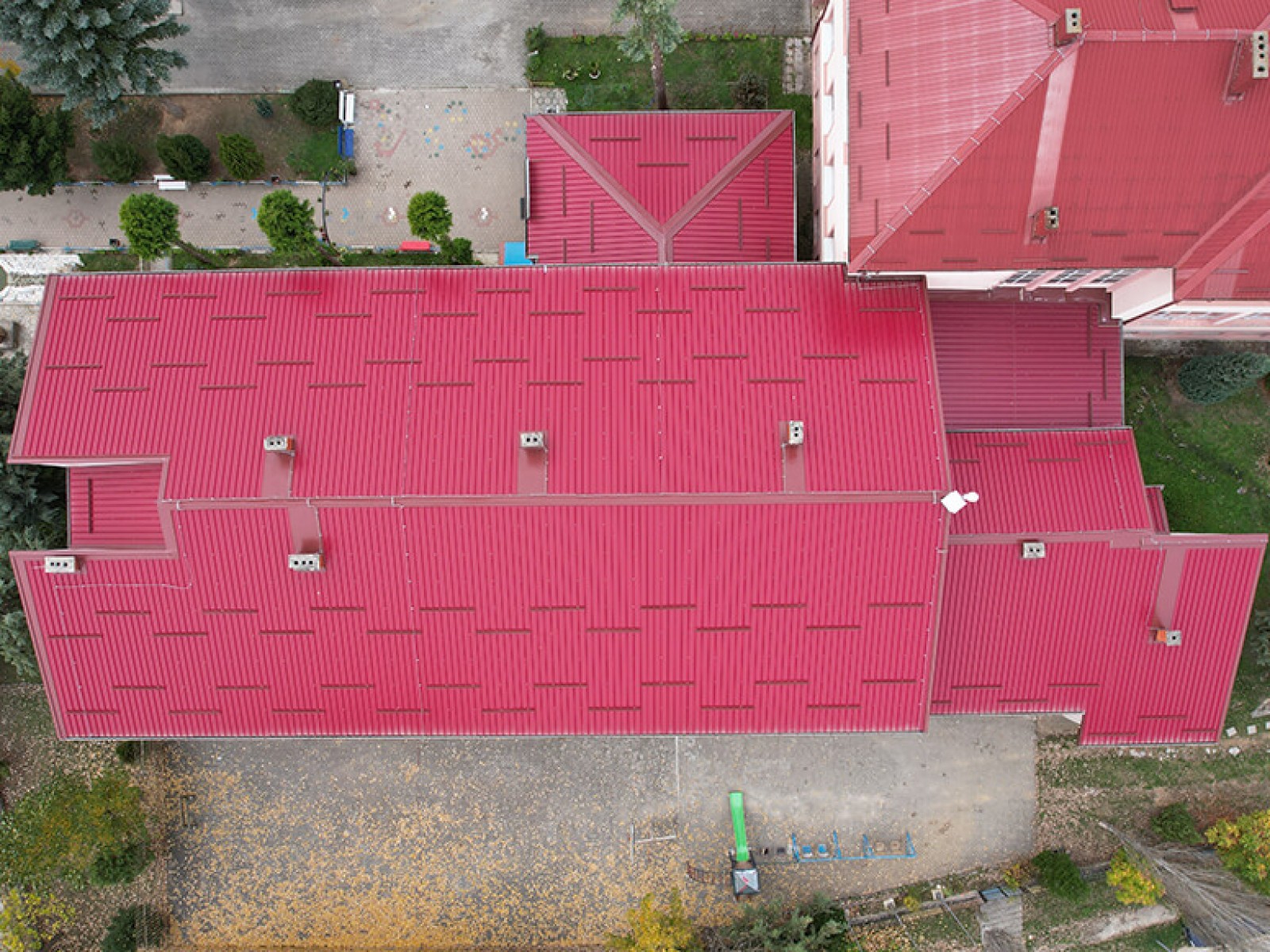 Реконструкција на кров на ООУ „Св. Климент Охридски“ - Македонски Брод